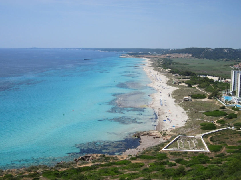 Son Bou, la playa más larga de Menorca