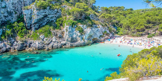 Cala Macarella, Menorca: Un Paraíso Natural que No Puedes Perderte