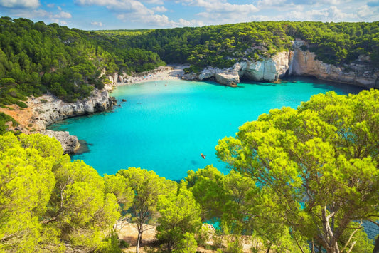 Cala Mitjana, Menorca: Paraíso natural para disfrutar sin prisas